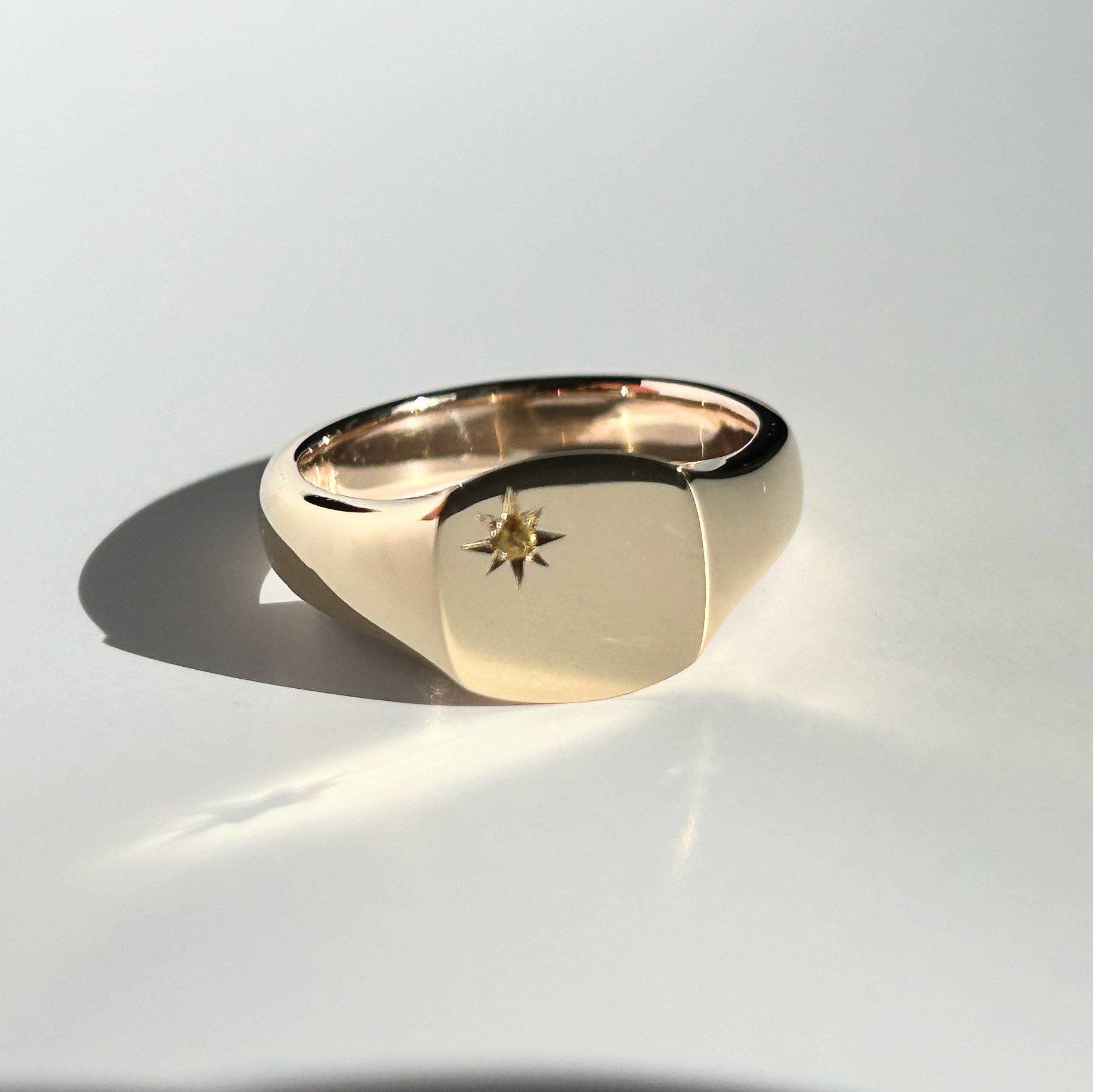 9ct yellow gold signet ring