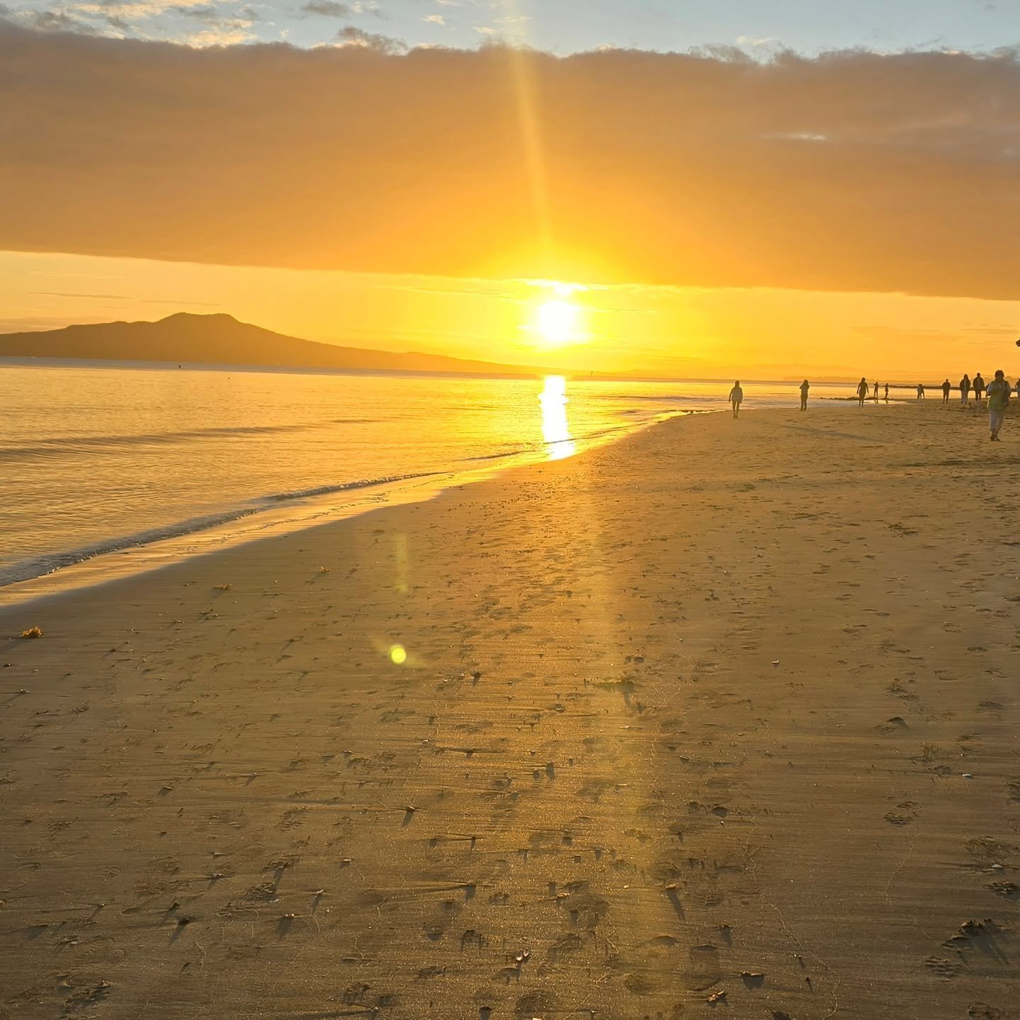 Happy New Year ✨️ 🌞 

A new year

A new beginning ✨️ 

202-Thrive! 

See you all back in studio Monday 13th Jan!

#happydays #itsouryear #summeryoga #breathe #awareness #radicalawareness