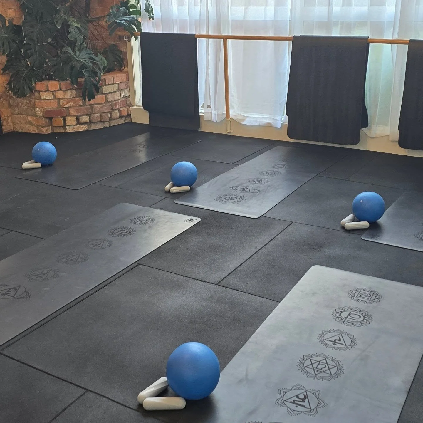 Classes in Devonport ✨️ 💪 

Join me for Yogalates + Aerial Yoga classes @soulspritefitness in Devonport!

If you haven't tried before, DM me for your first class FREE!

Wednesdays 
8am Aerial Yoga 
6.15pm Aerial Yoga (starting November) 

Thursdays
