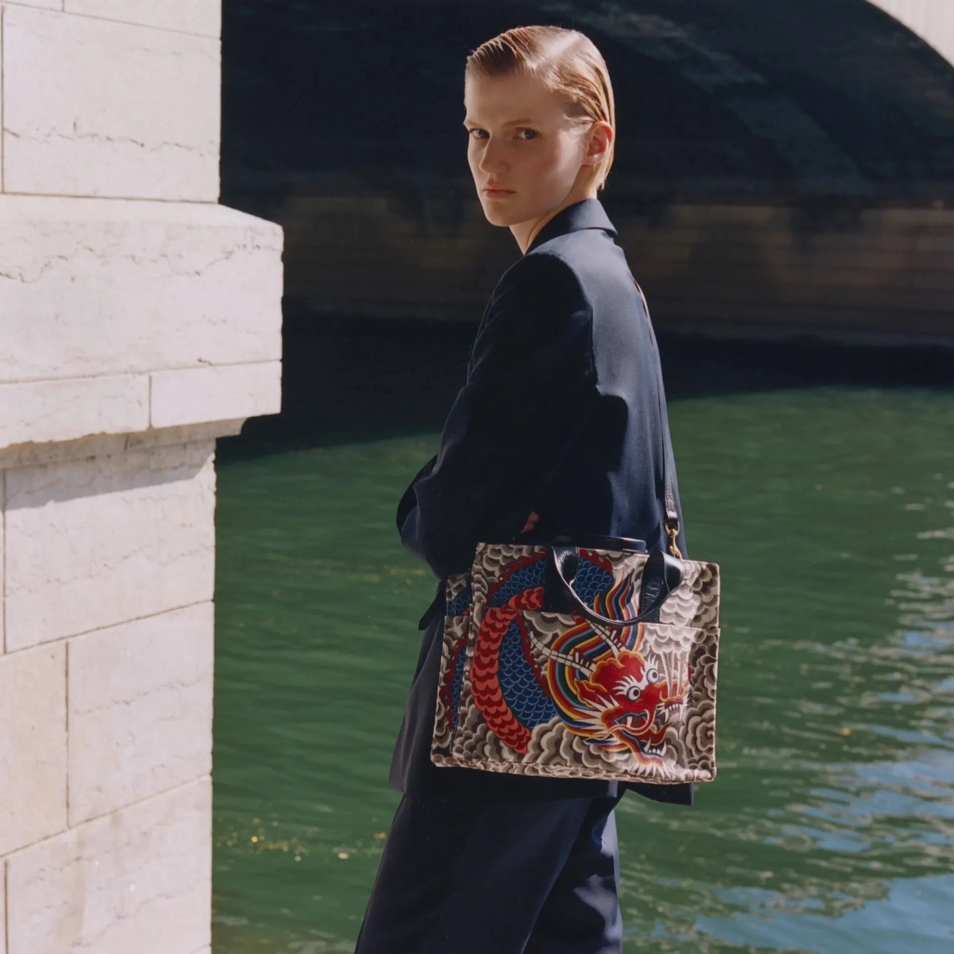 Bag_Dragon_Inoui_Editions.jpg