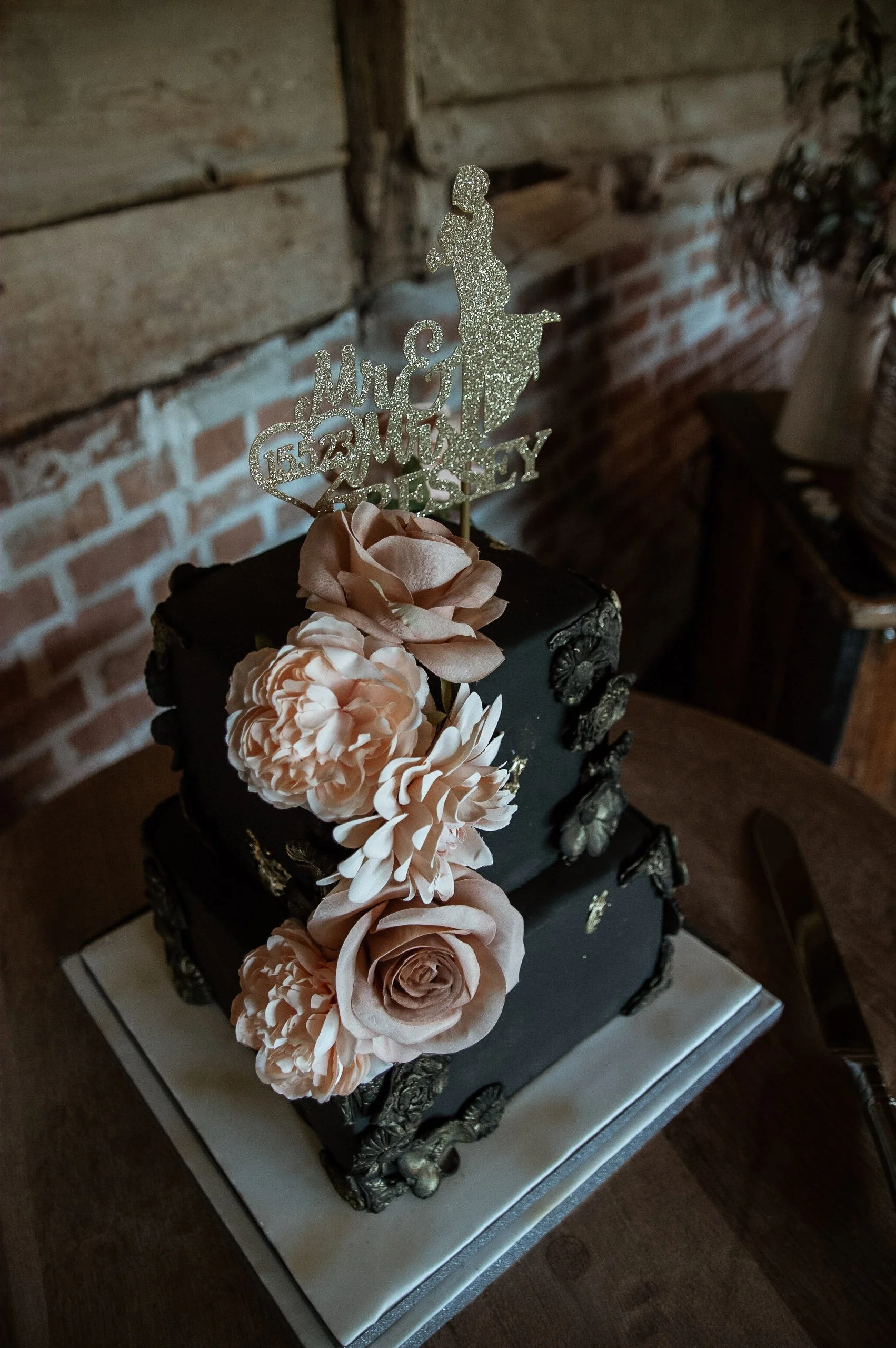 Cake Cutting & First Dance-03.jpg