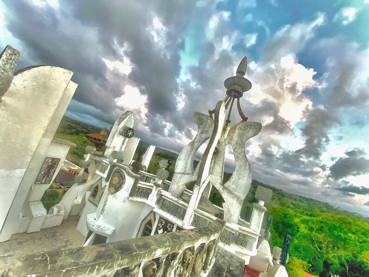 High above a hill, in Sosua in the Dominican Republic, sits the weirdest, oddest edifice I have ever encountered.  Named &ldquo;Castillo Mundo King&rdquo; by his creator Rolf Scholtz, a German immigrant from Hamburg, this unique place is an interstel