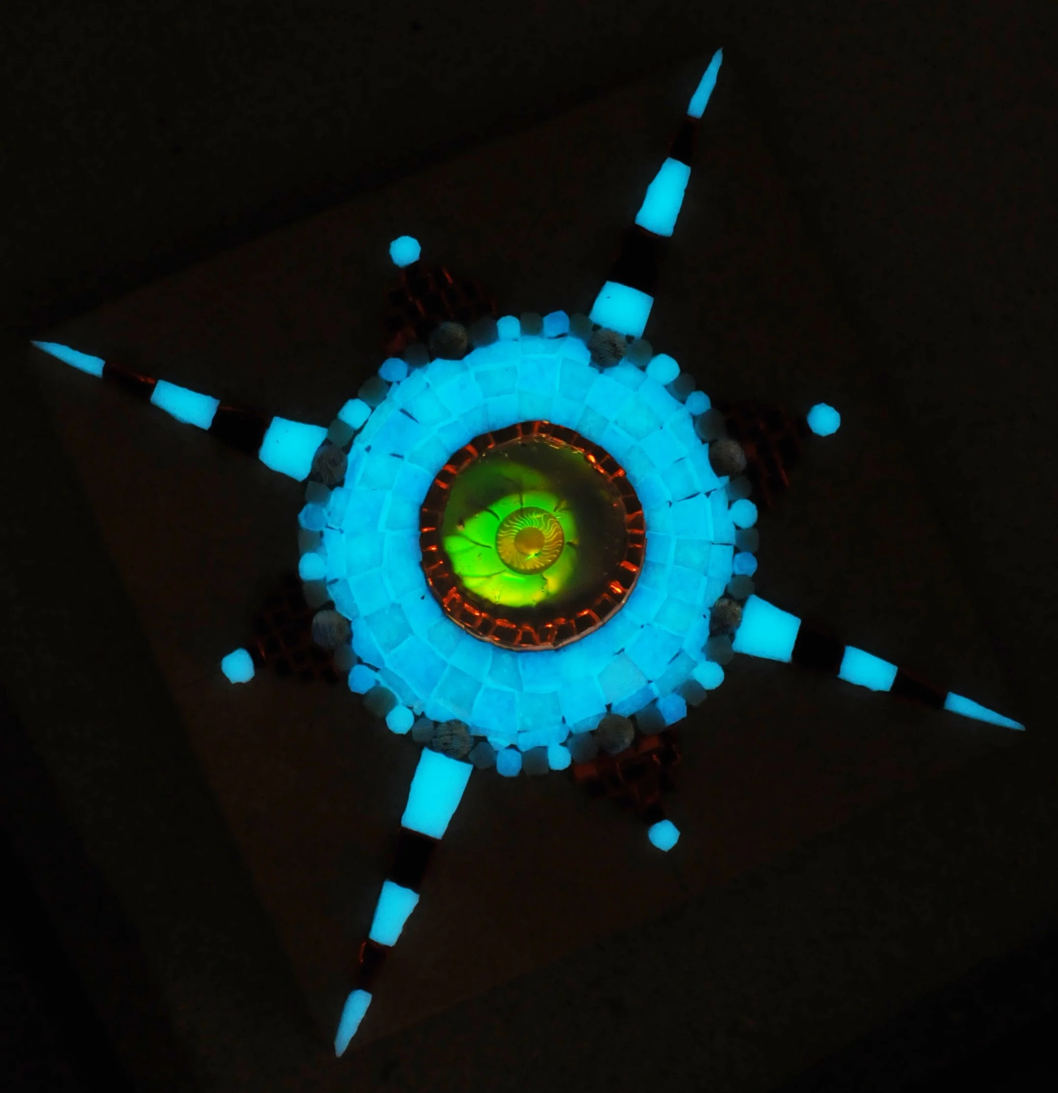 Mixed Media Mosaic - Nathalie Vin - Glow in the dark and hologramme