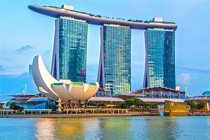 Singapore: Where Tradition Meets Futuristic Wonder