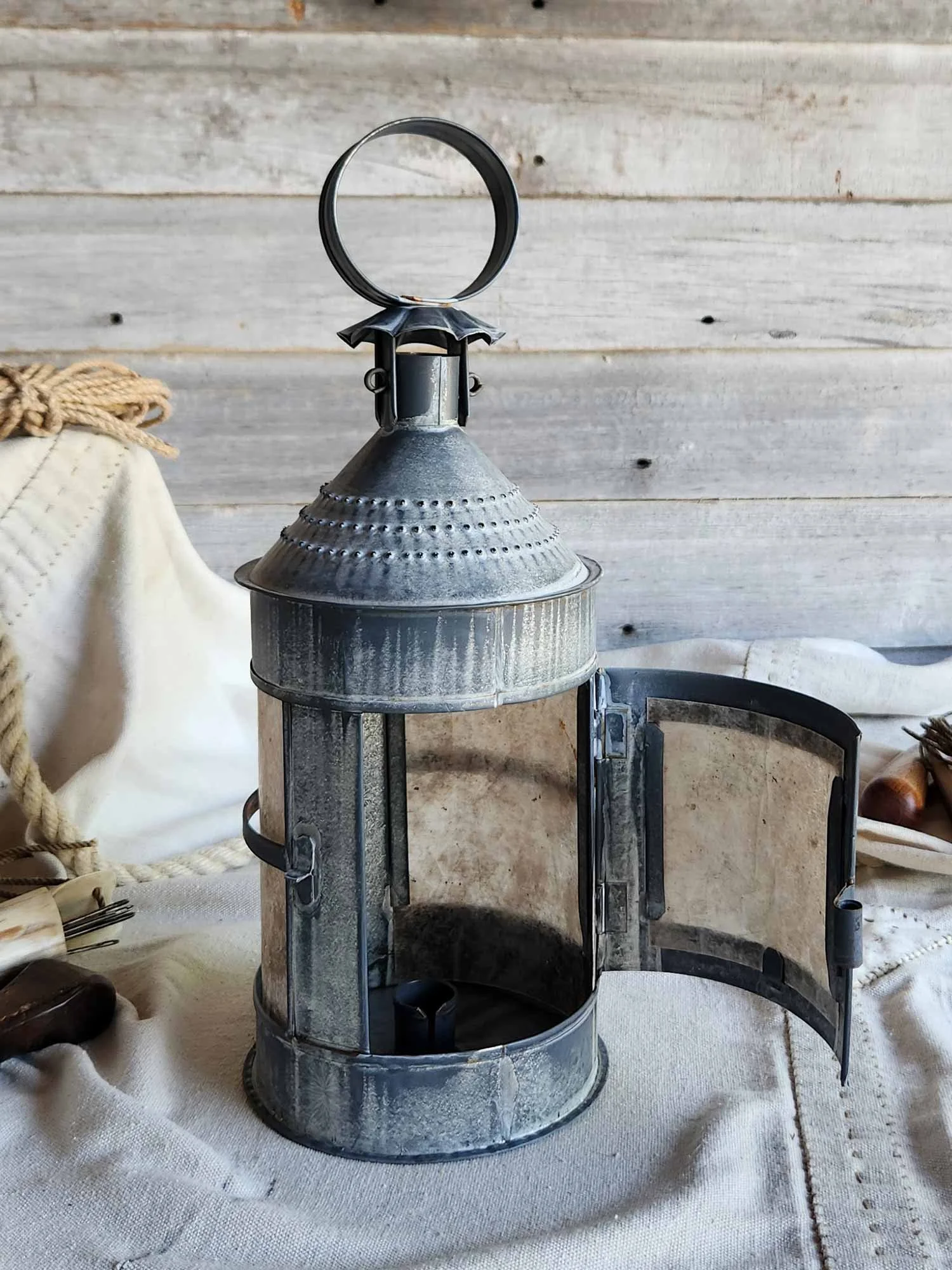 Antiqued-Rubens-Lantern-4-web--52631.jpg