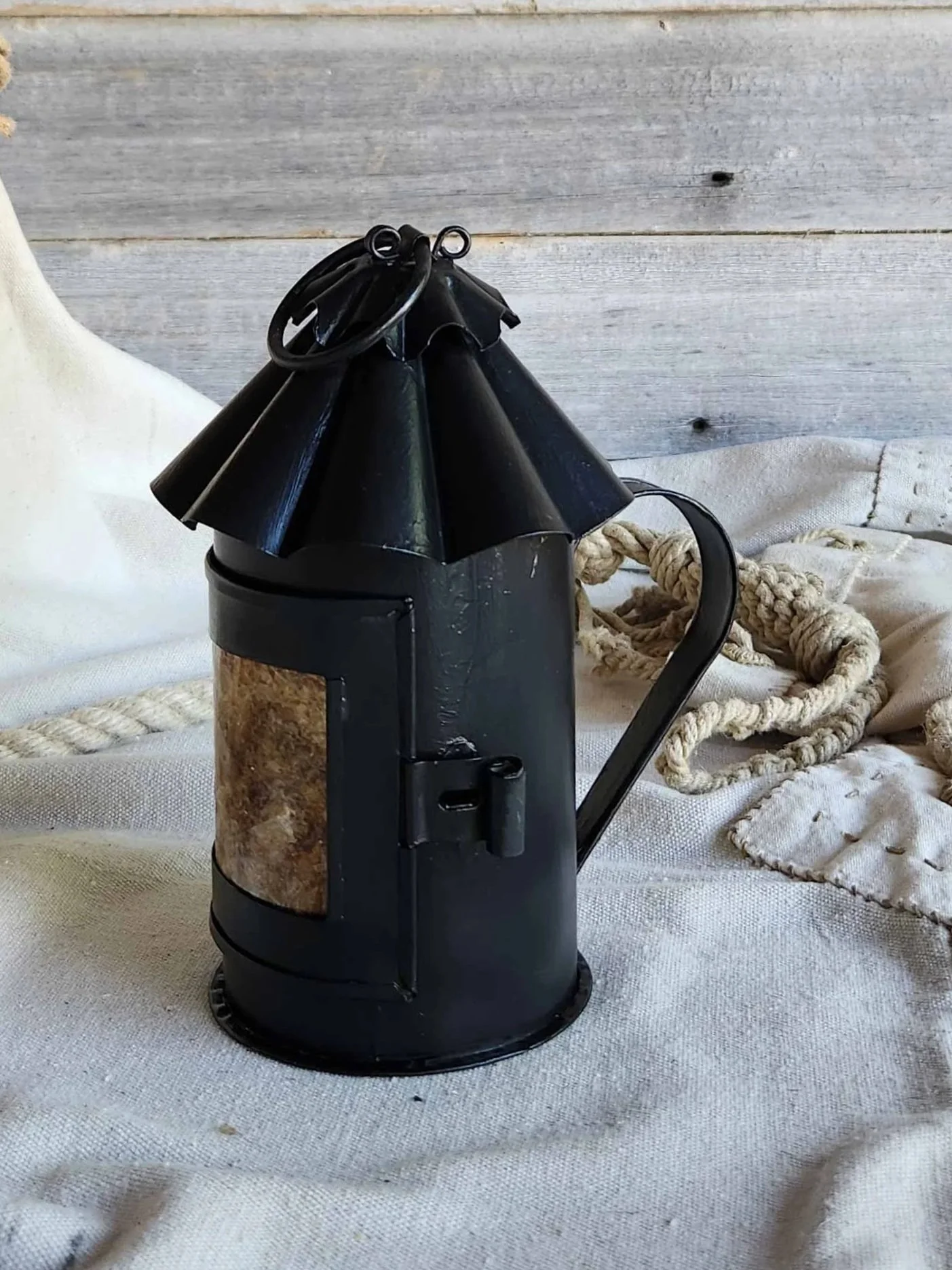 Black-Honest-Lantern-2-web-52616.jpg