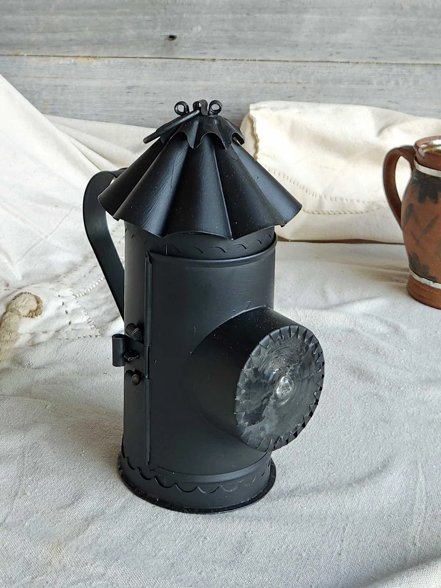 Black-Bulls-Eye-Hand-Lantern-5-web.jpg