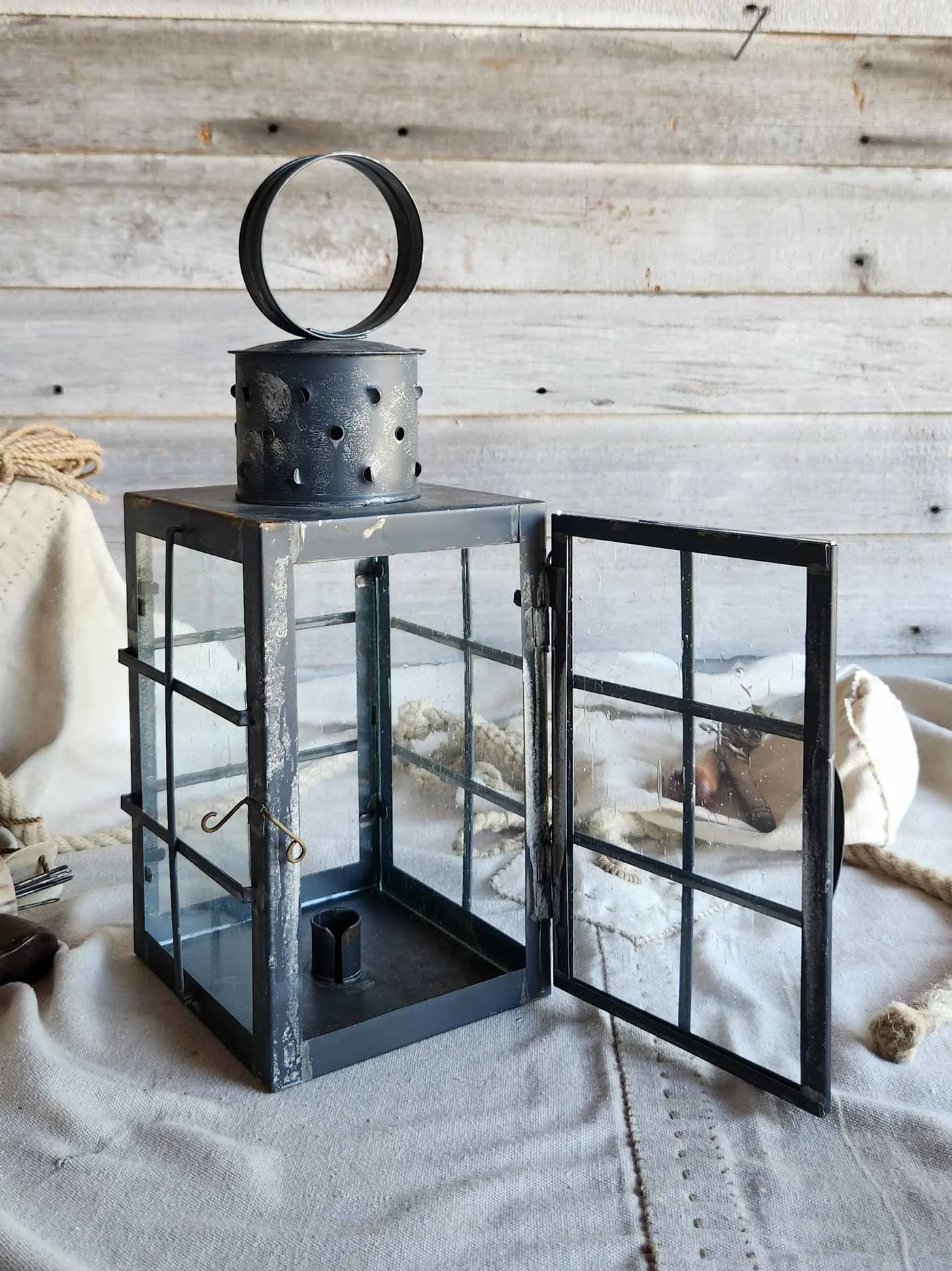 Square-ship-Lantern-52609-web-3.jpg