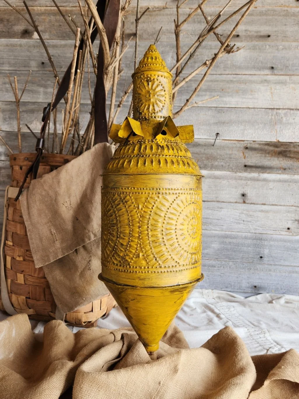 Yellow Party Beacon 42624-2.jpg