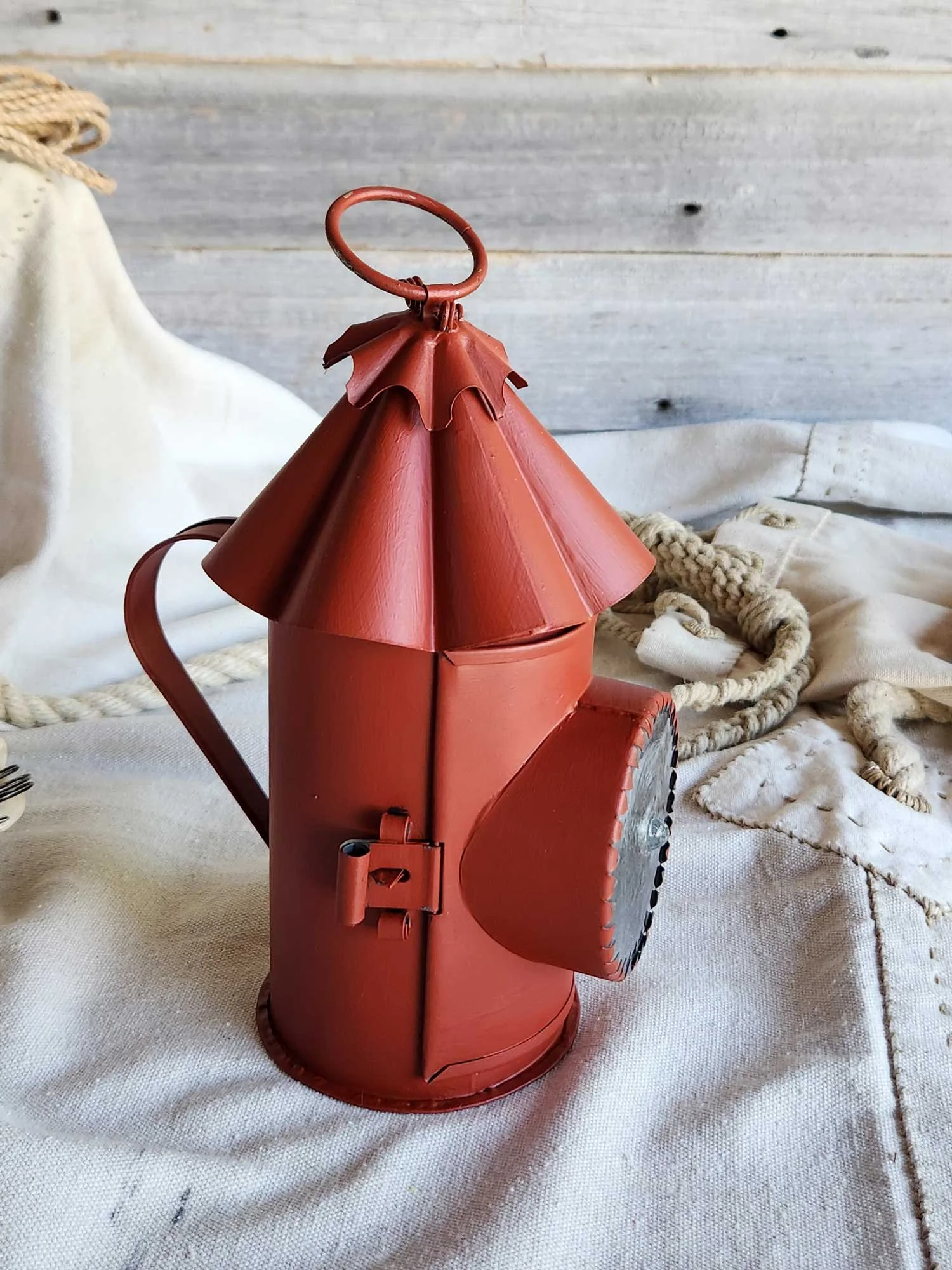 Red-Honest-Lantern-52626-2-web.jpg