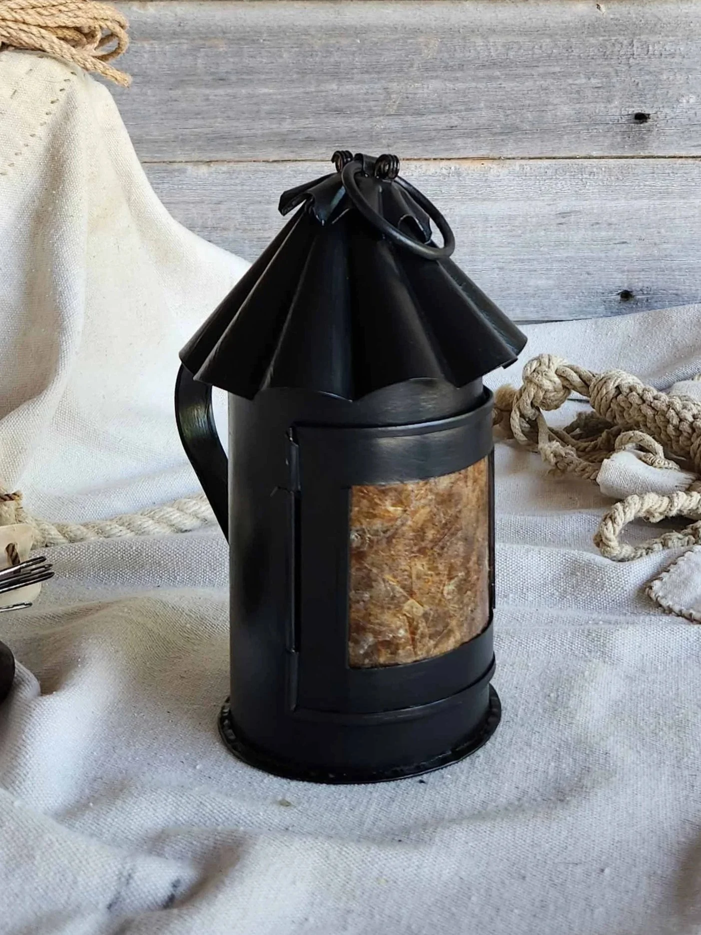 Black-Honest-Lantern-3-web-52616.jpg