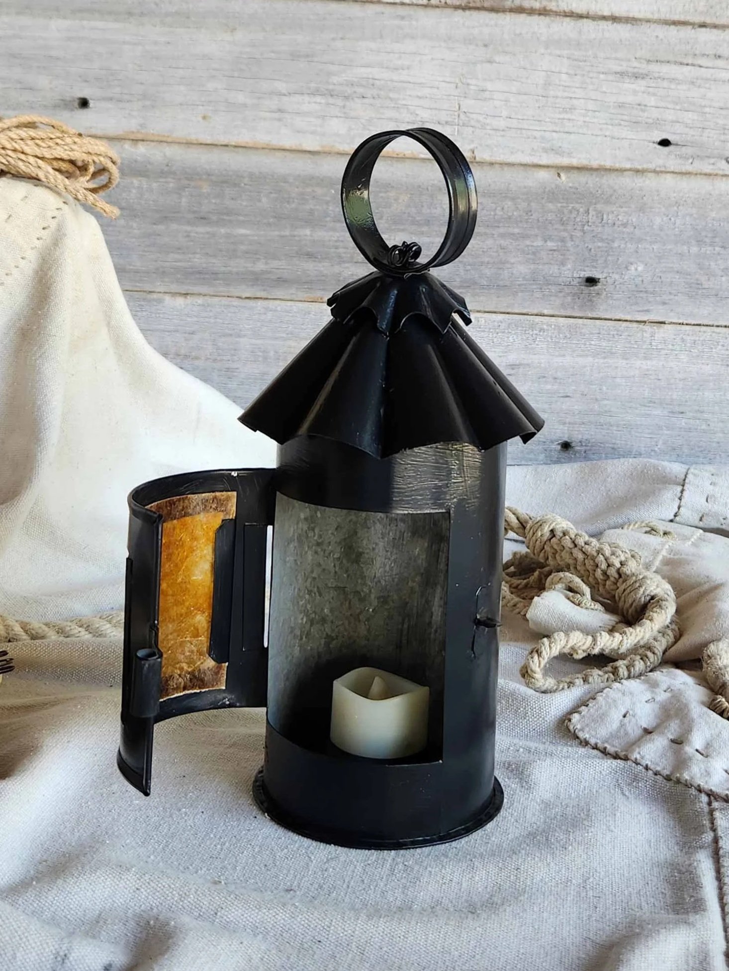 Black-Honest-Lantern-1-web.jpg