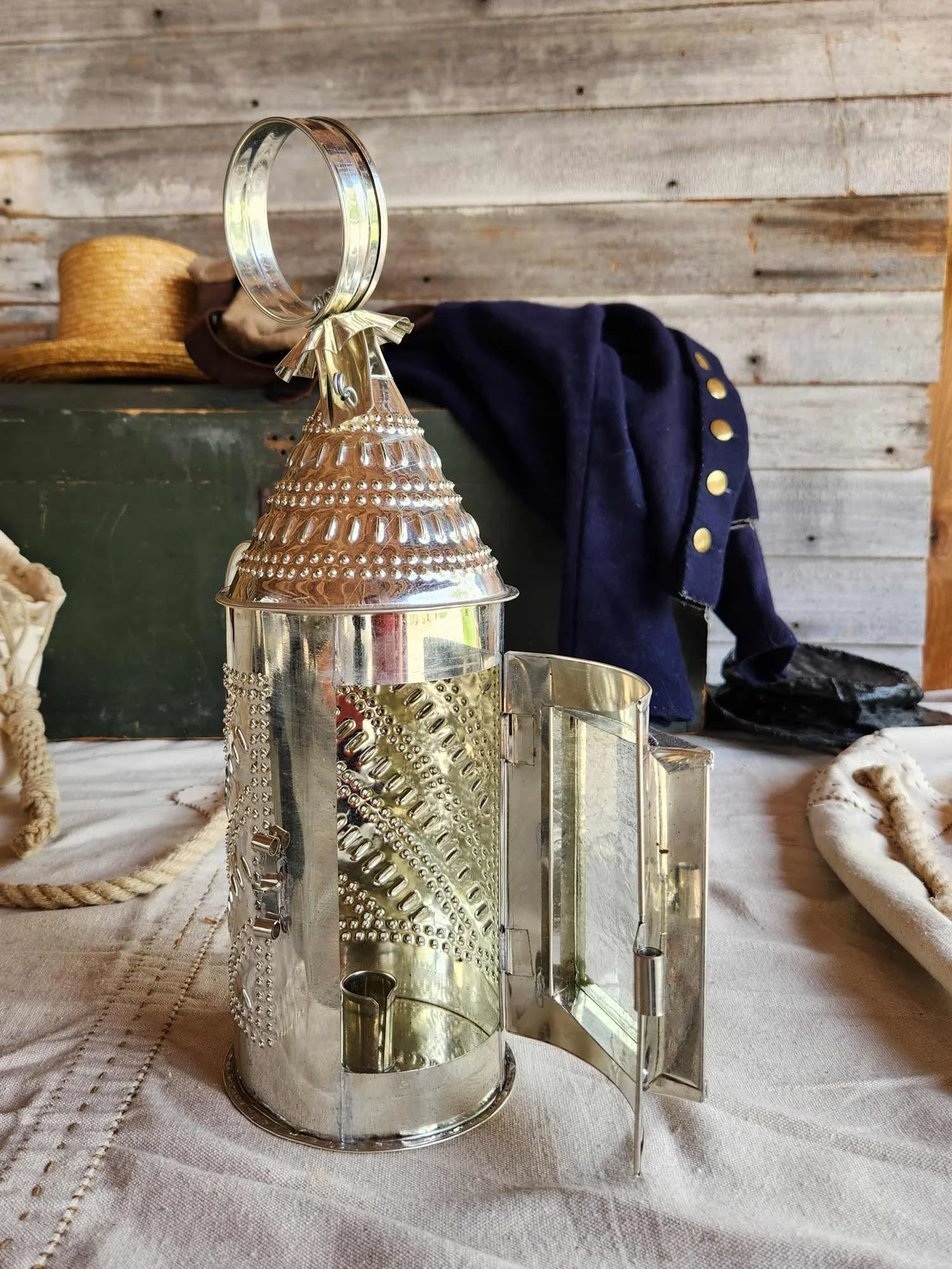Pierced-Tin-Watch-Lantern-2566-4.jpg