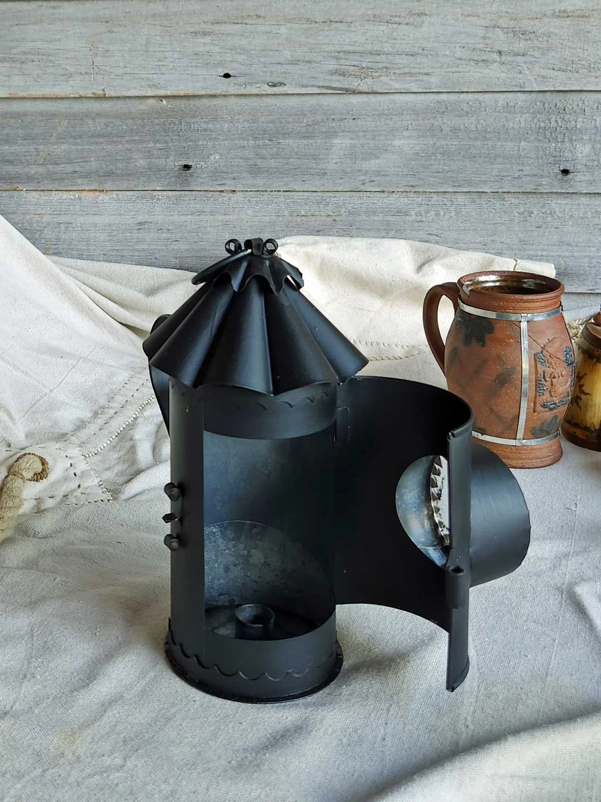 Black-Bulls-Eye-Hand-Lantern-2-web.jpg