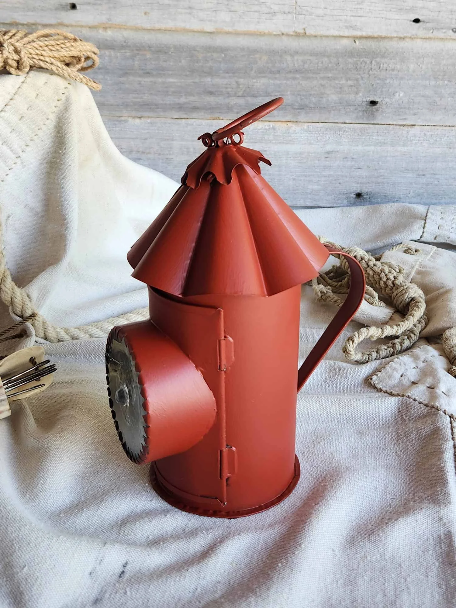 Red-Honest-Lantern-52626-3-web.jpg