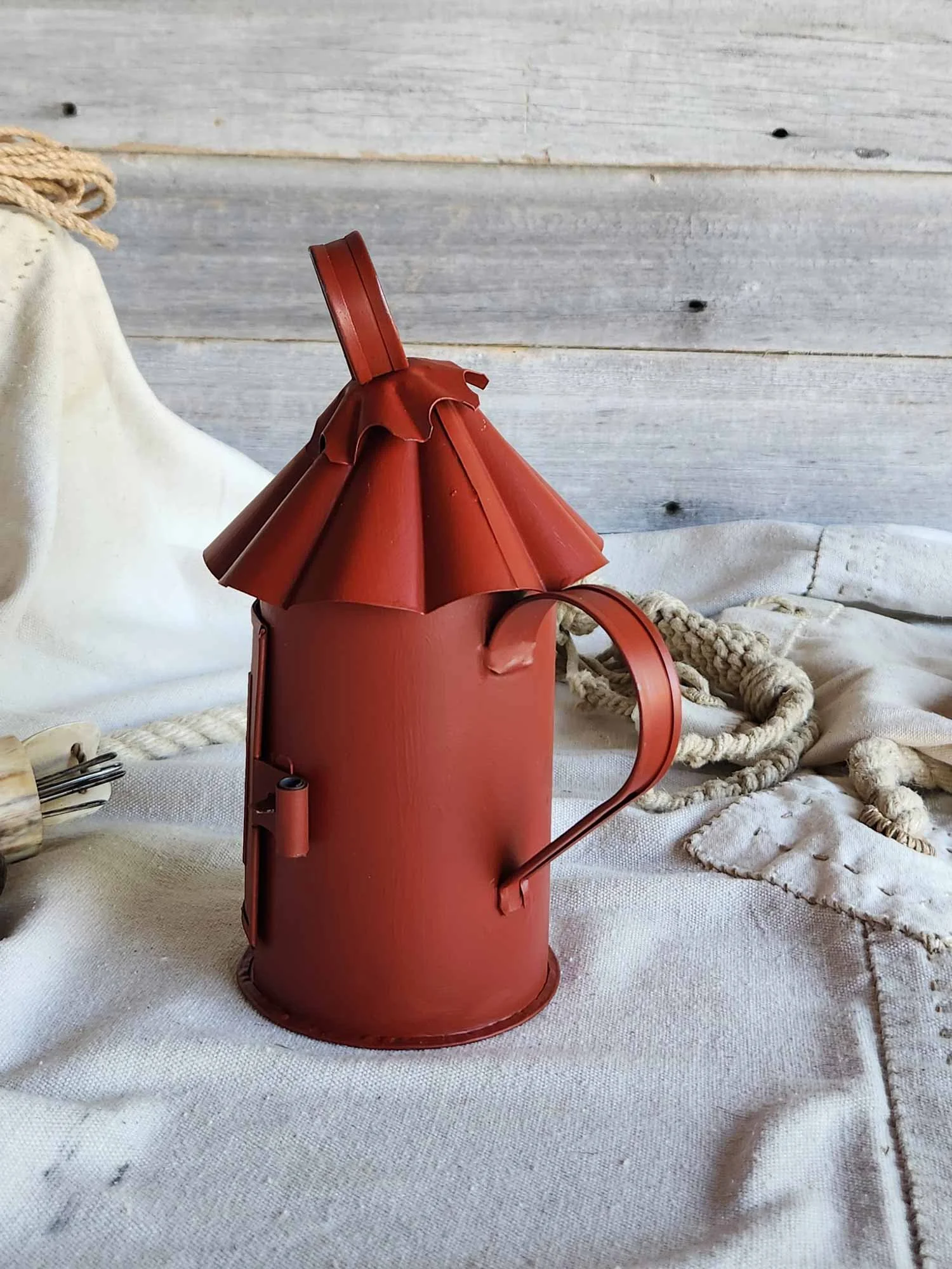 Red-Honest-Lantern-52626-5-web.jpg