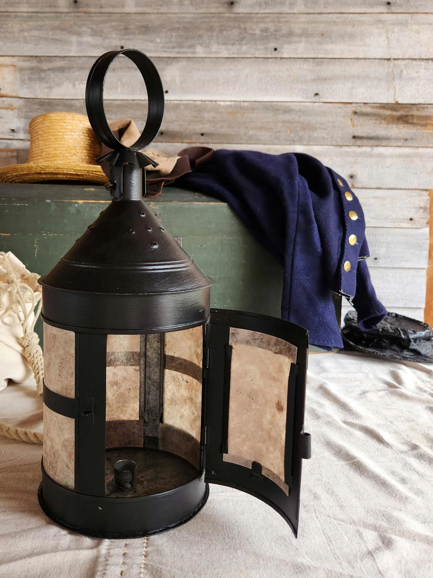 Kates-Round-Lantern-Black-2569-4.jpg