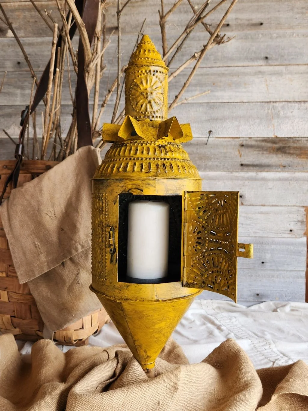 Yellow Party Beacon 42624-3.jpg