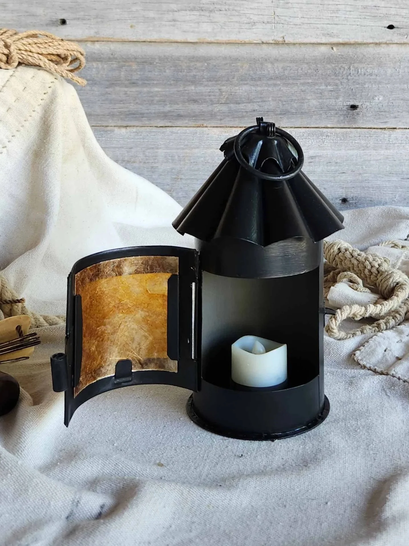 Black-Honest-Lantern-5-web-52616.jpg