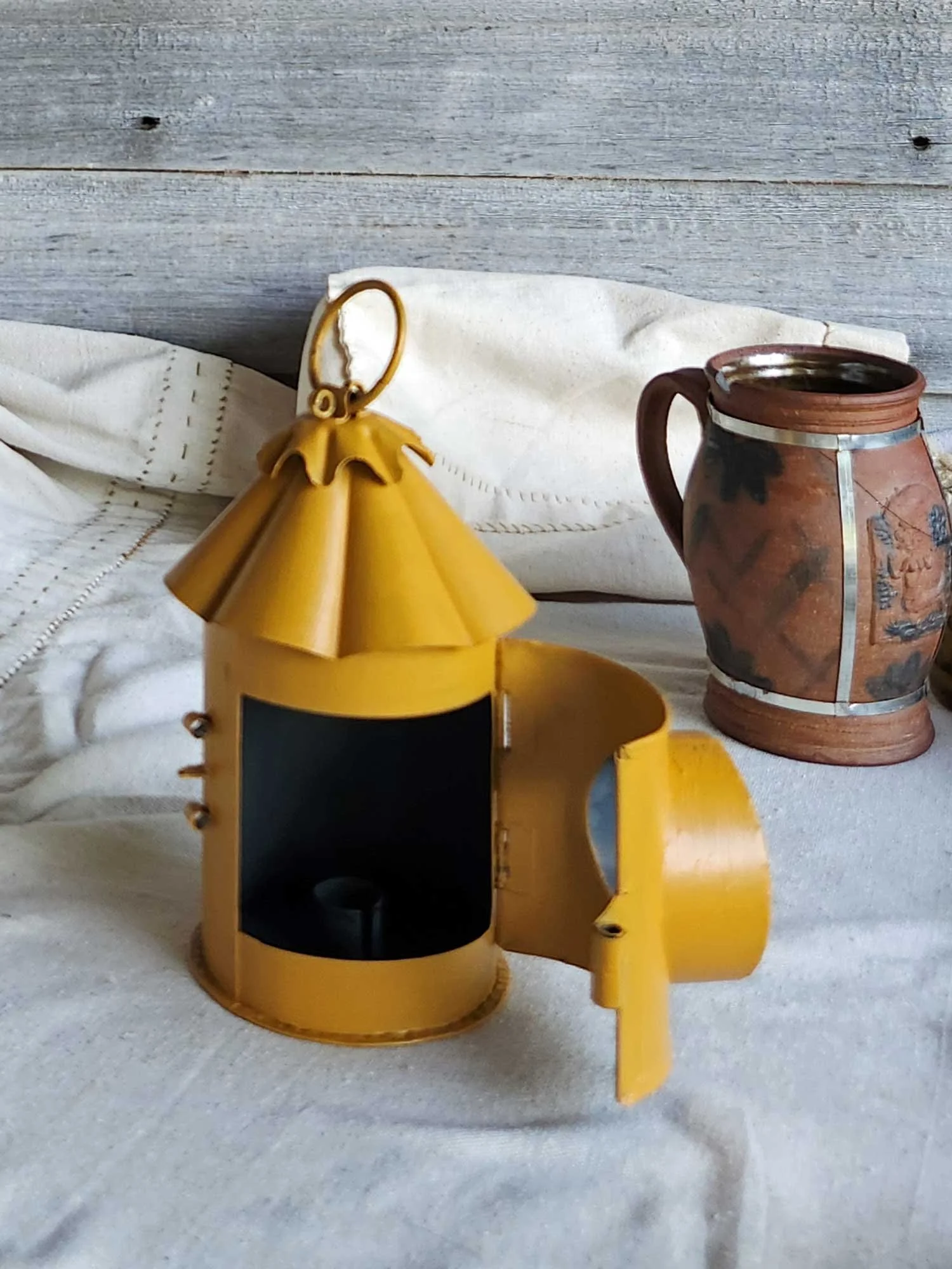 Mustard-Bulls-eye-hand-lantern-4-web.jpg