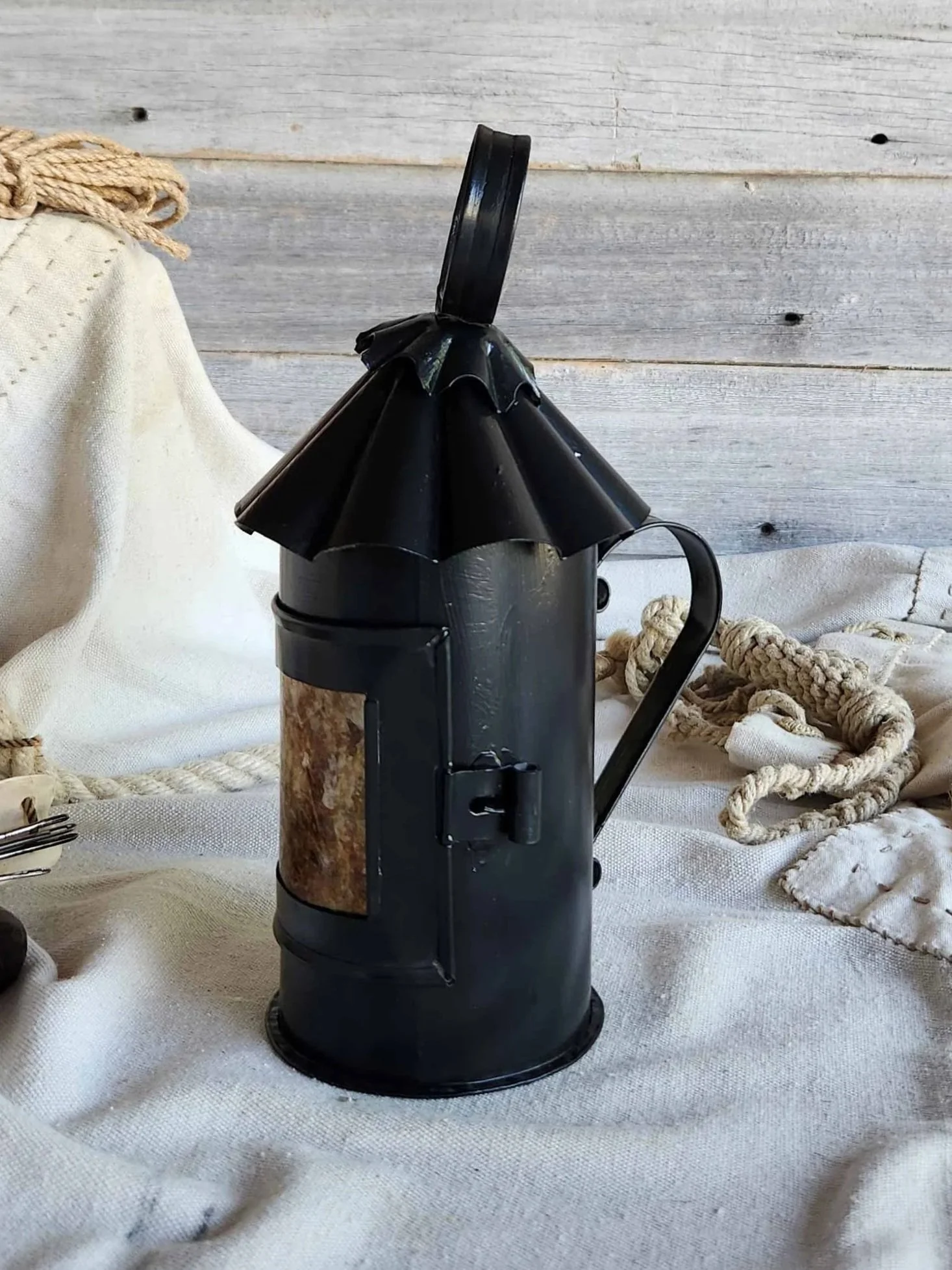 Black-Honest-Lantern-52617-2-web.jpg