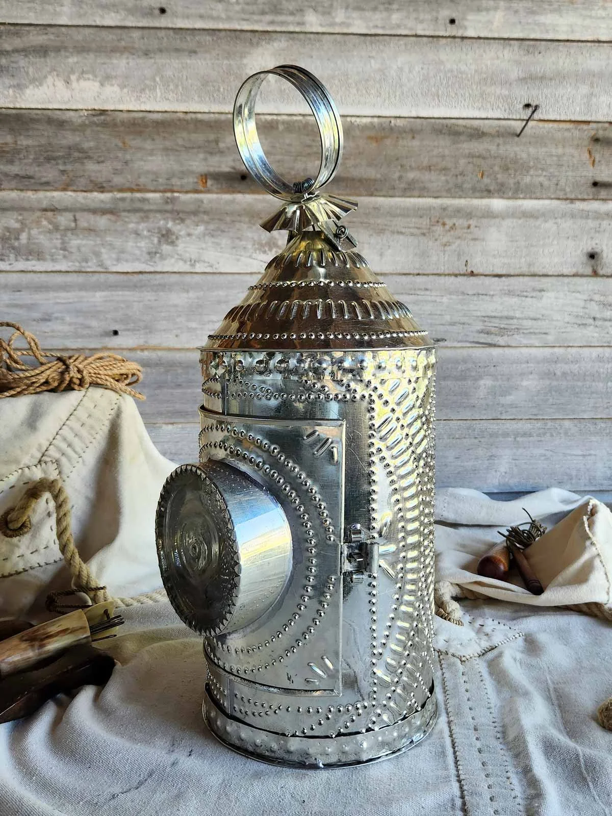 Large-Bulls-eye-lantern-52602-web-4.jpg