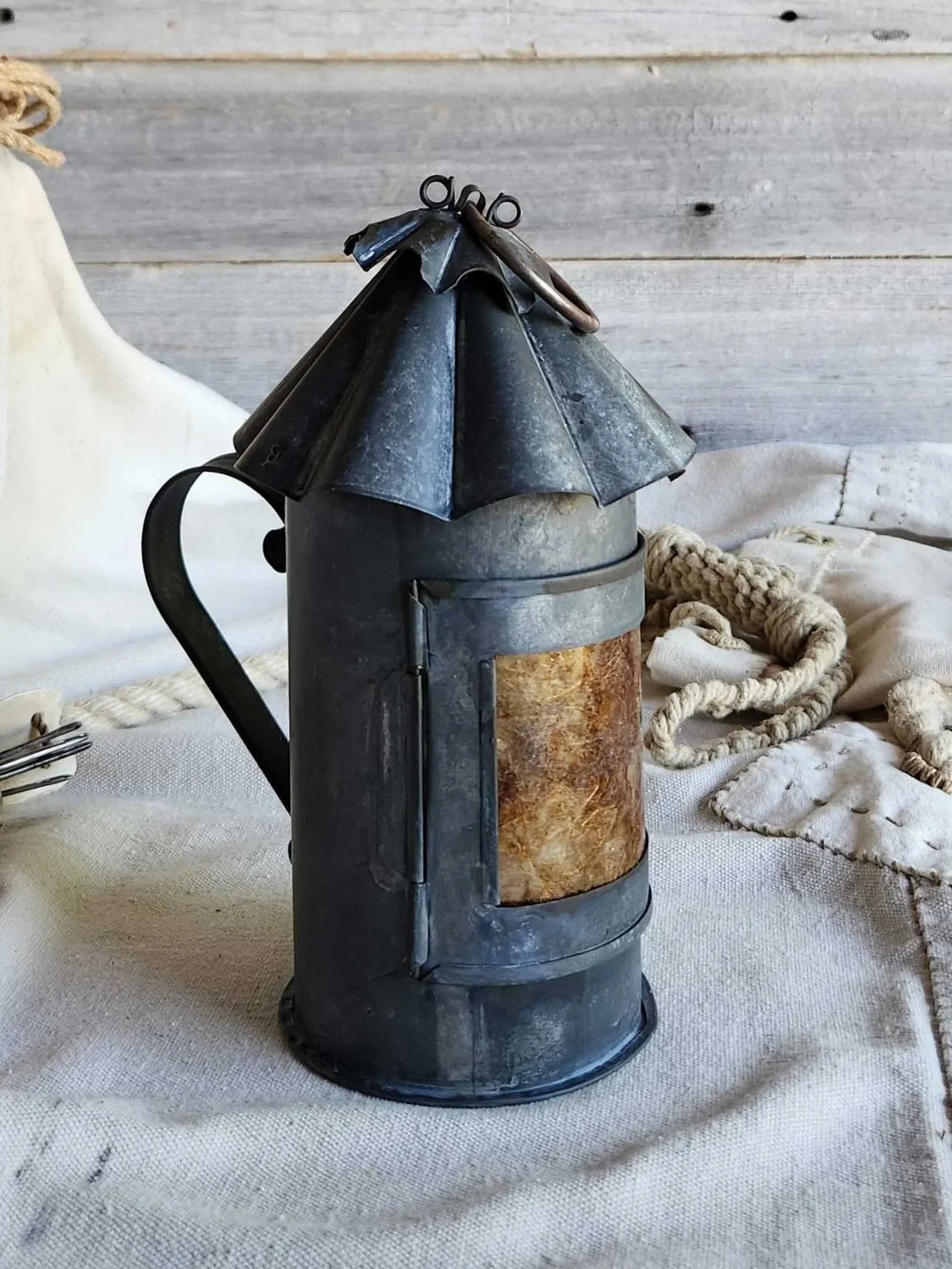 Honest-Lantern-52619-2.jpg