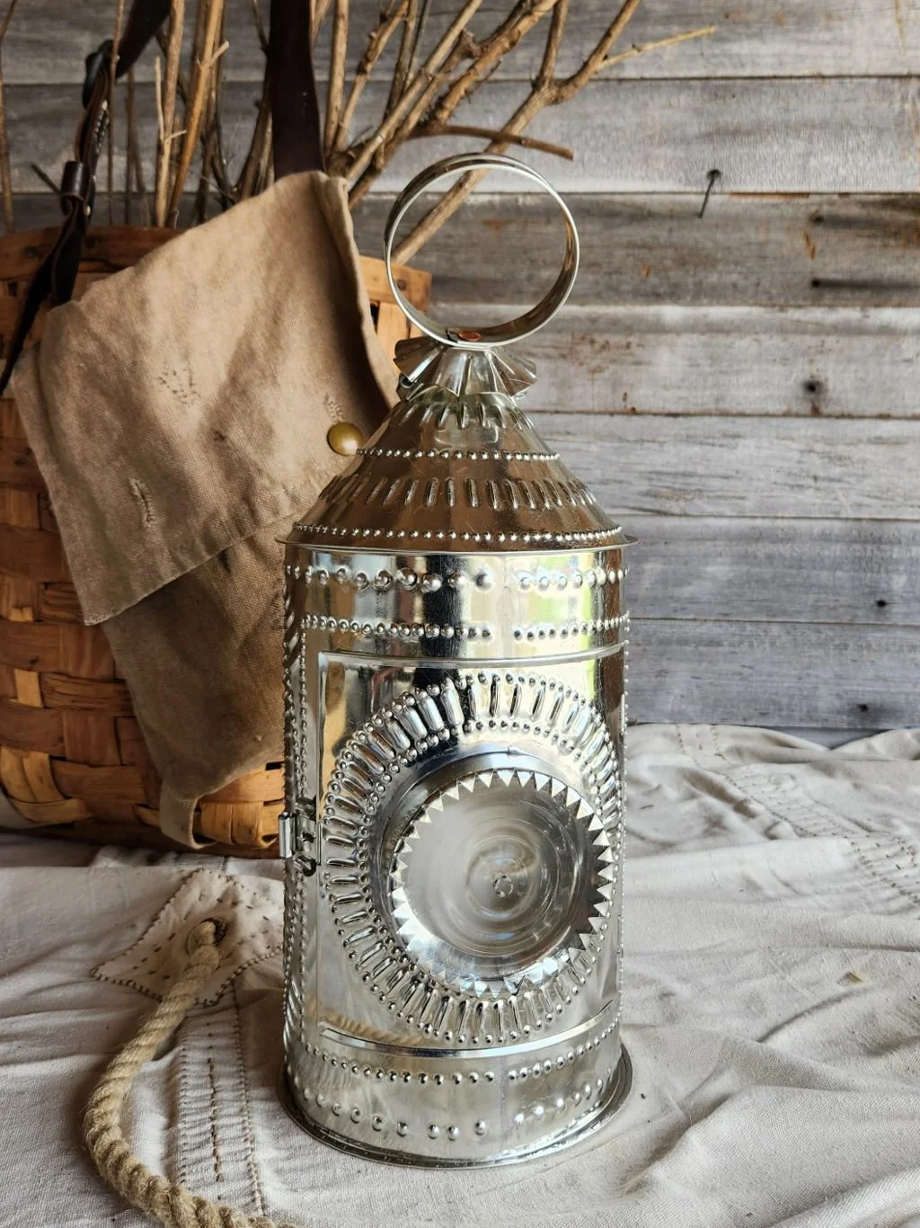 Double bulls-eye lantern 42516-4.jpg