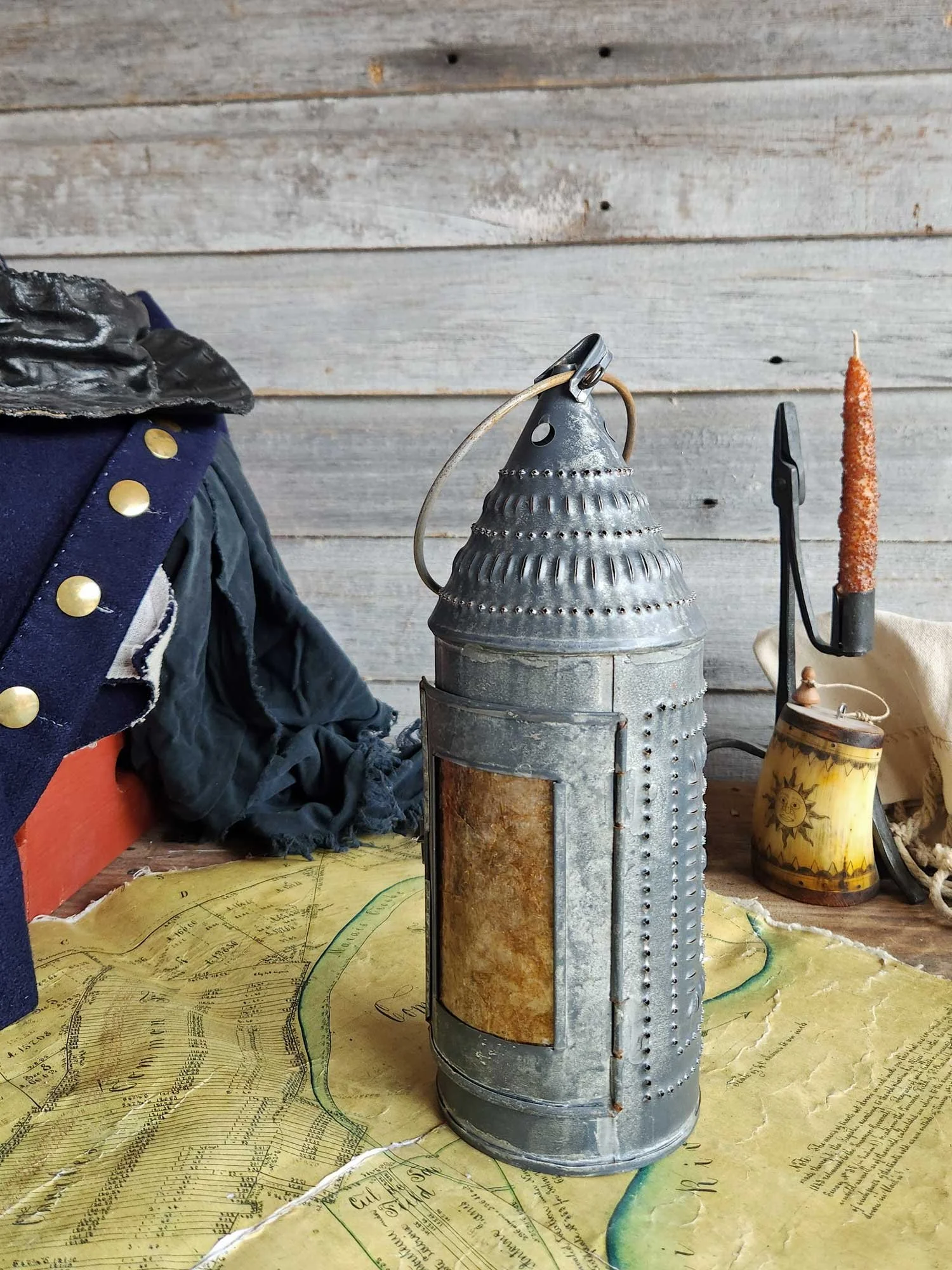Small 17th century tin candle lantern with mica door pane — Rob