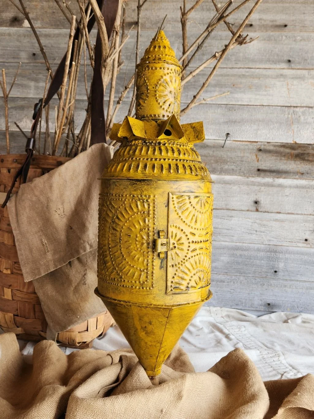 Yellow Party Beacon 42624-1.jpg