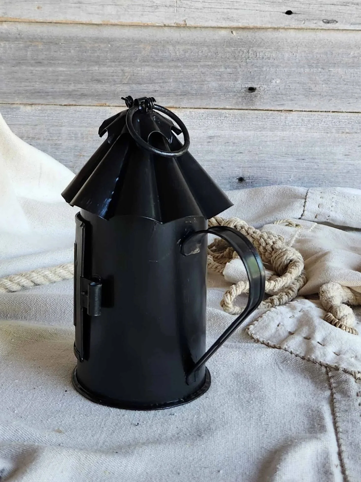 Black-Honest-Lantern-4-web--52618.jpg