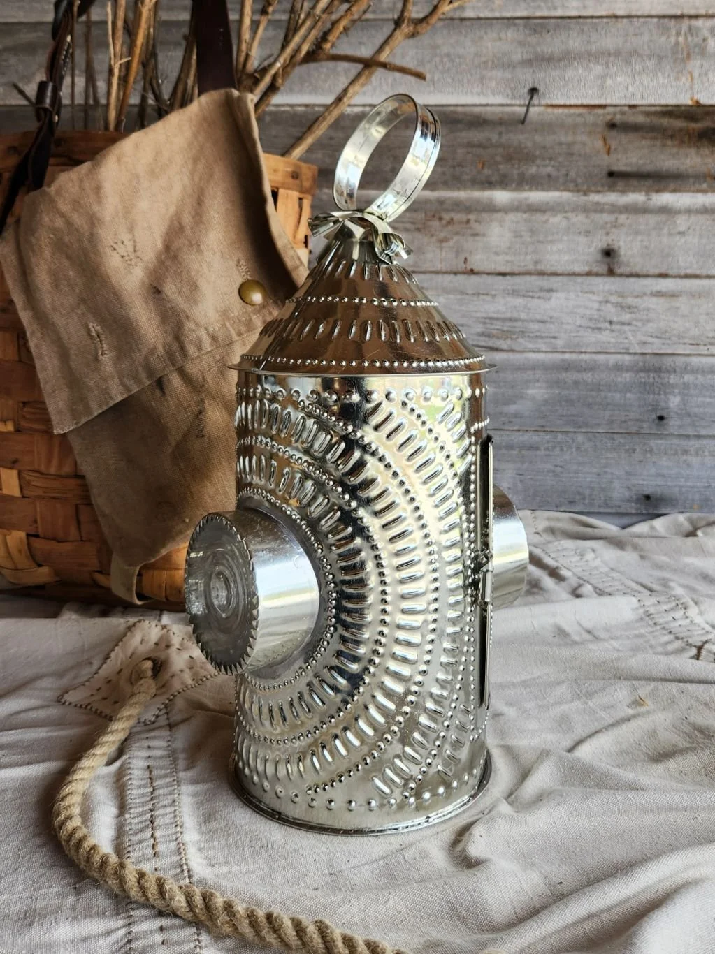 Double bulls-eye lantern 42615-2.jpg