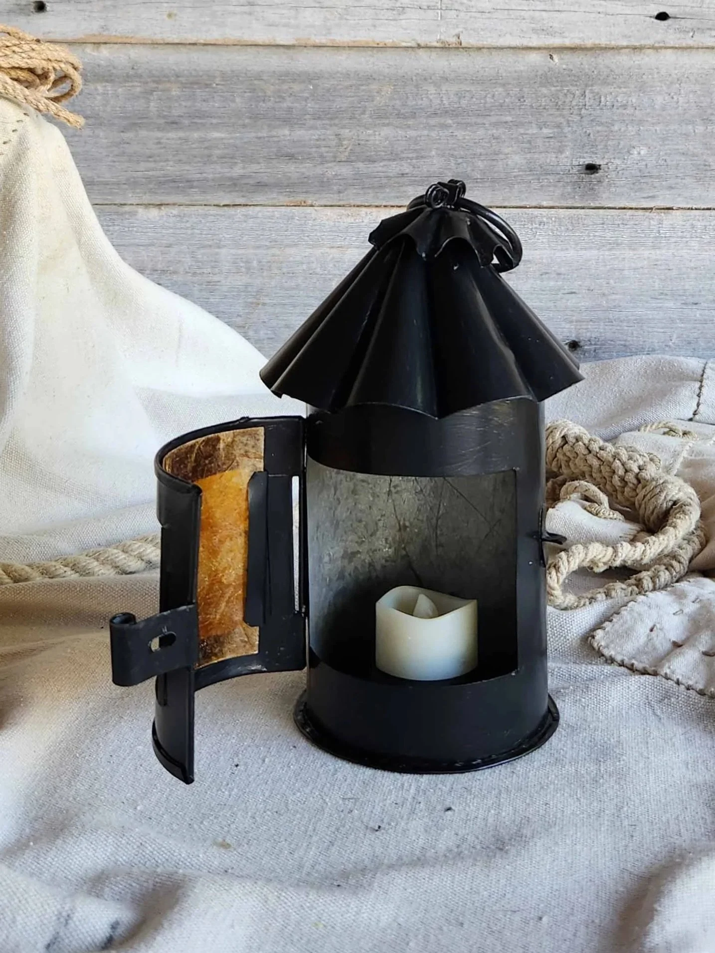 Black-Honest-Lantern-5-web--52618.jpg