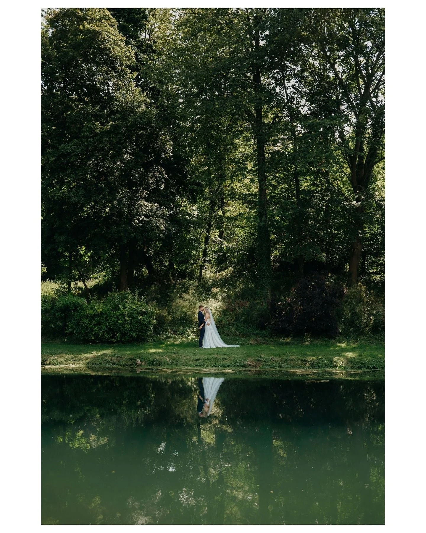 N &amp; E. 🤍

What a beautiful day celebrating Nathalie &amp; Ed at @thegreatbarnaynho.

The gorgeous bridal party had a busy morning full of preparations in the lovely bridal suite. Nat looked absolutely stunning and I think it&rsquo;s safe to say 