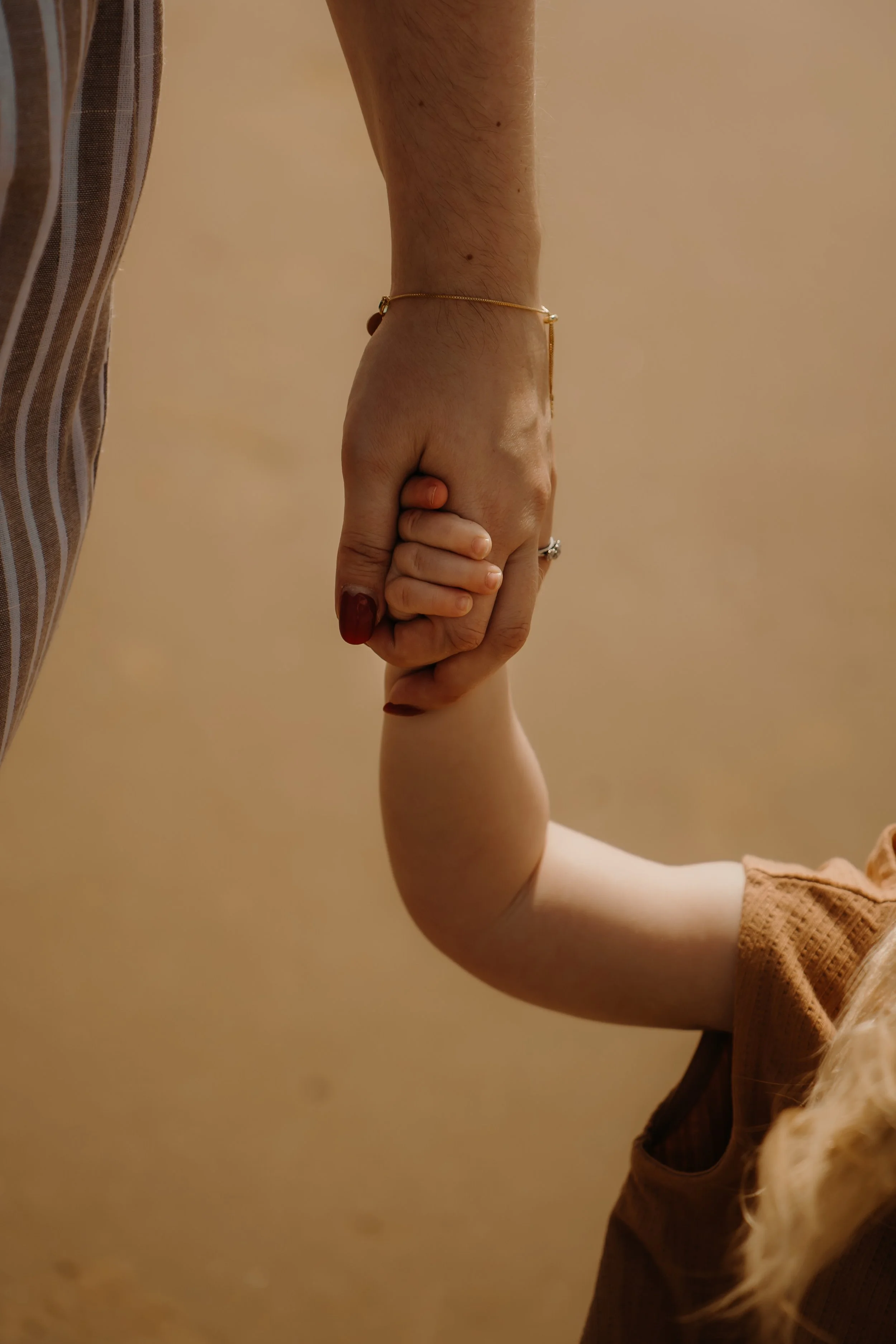 14-6-25-Maisie-Banks-Photography-Family-Photography-Henry-Sophie-Phoebe-Beach-18.jpg