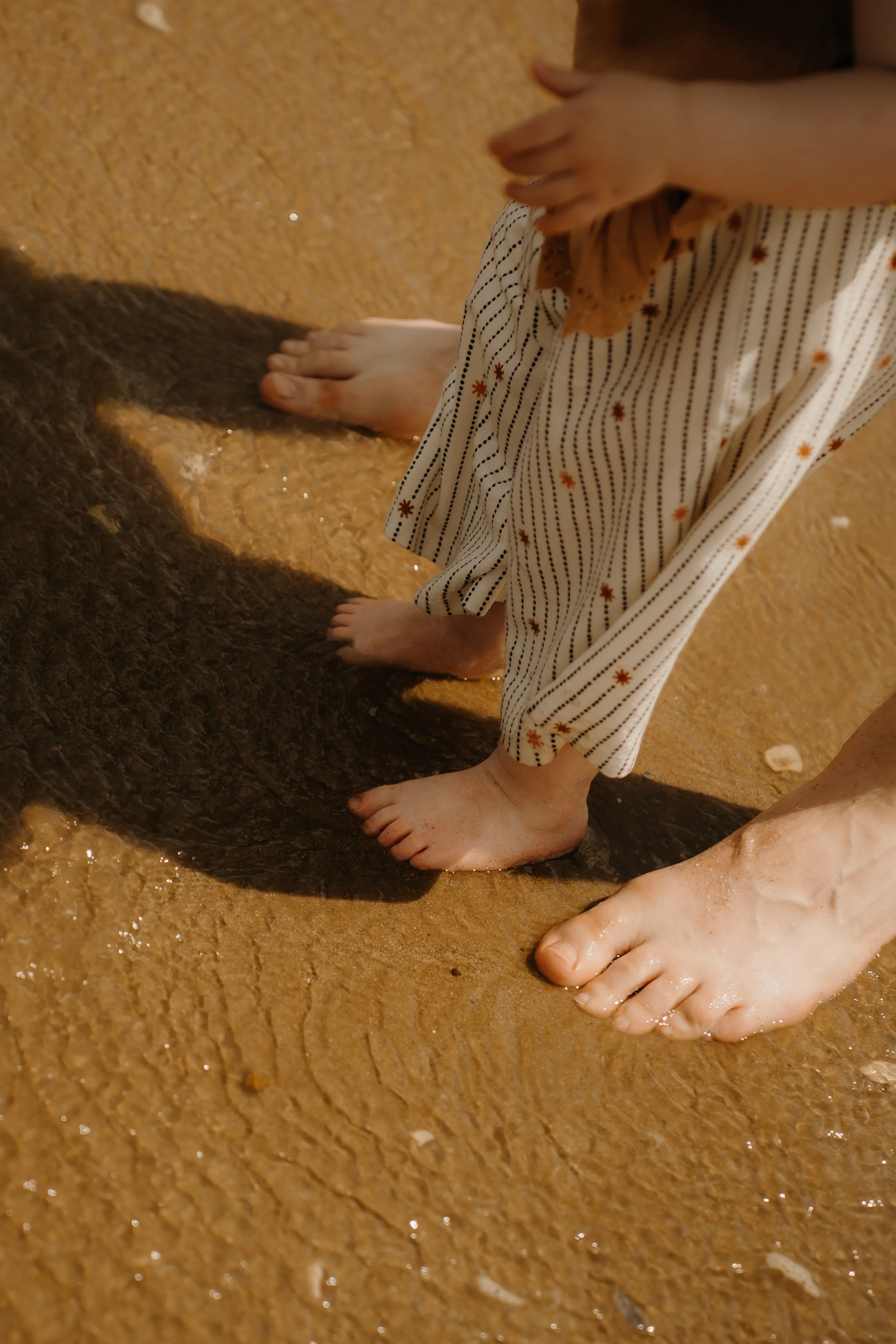 14-6-25-Maisie-Banks-Photography-Family-Photography-Henry-Sophie-Phoebe-Beach-13.jpg