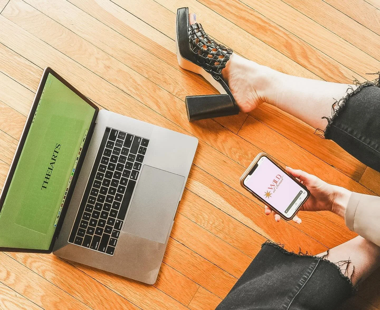 Wild at Sunset&rsquo;s Brand Identity Design
✨
Wild at Sunset will be an online curated gift shop, created for design-conscious British and European expats living in Dubai. We will offer a joyful mix of small gifts, artisan home accessories, and gree