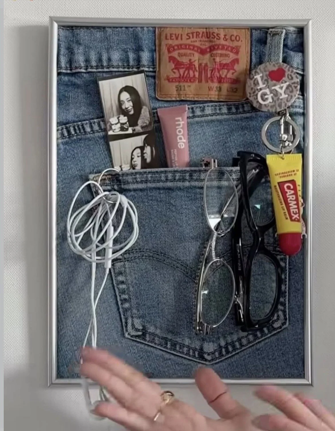 trend in korea framing levi jeans as key holders.jpg