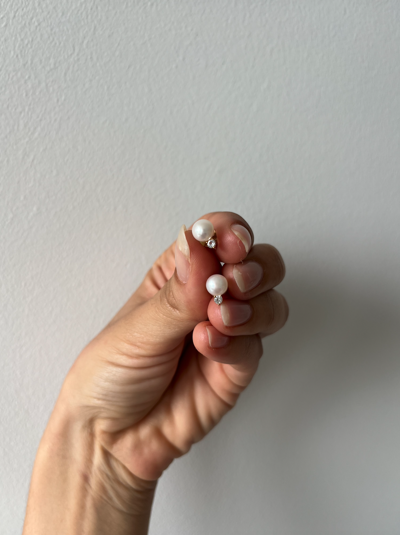 mejuri lab grown sapphire pearl studs review 2.png