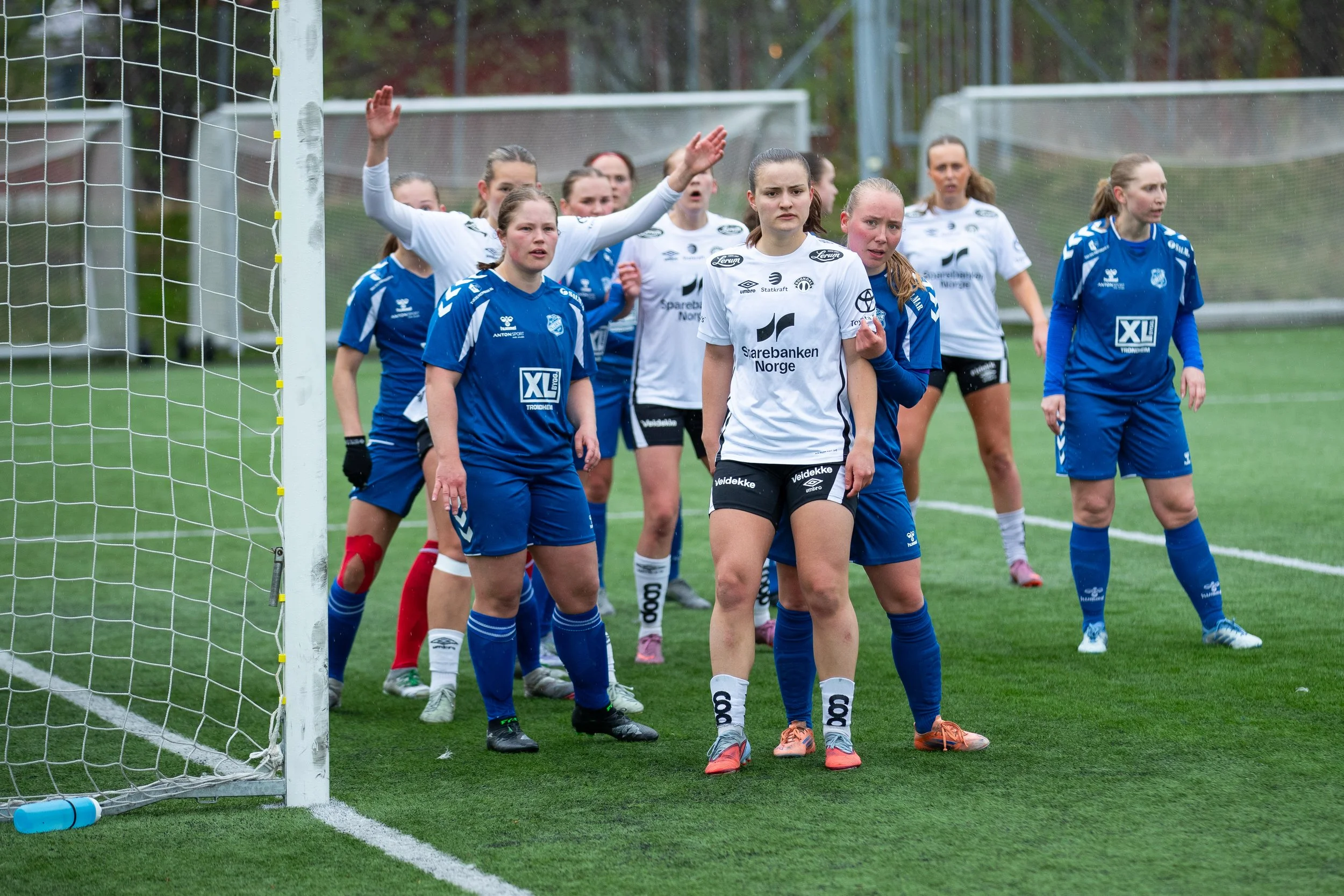Ein skikkeleg krigekamp enda med eit poeng mot Tiller!