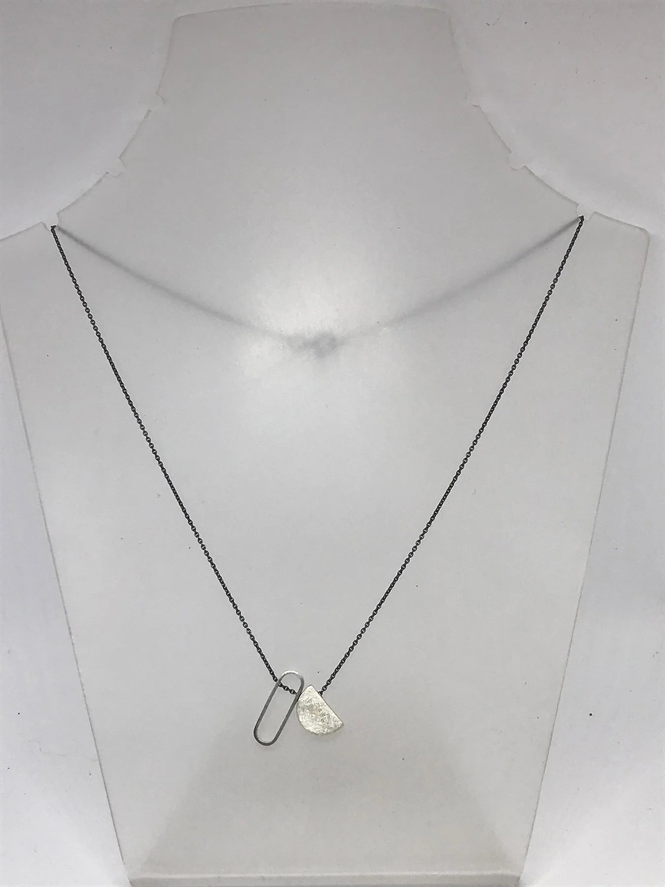 Pill shape outline and hollow segment necklace