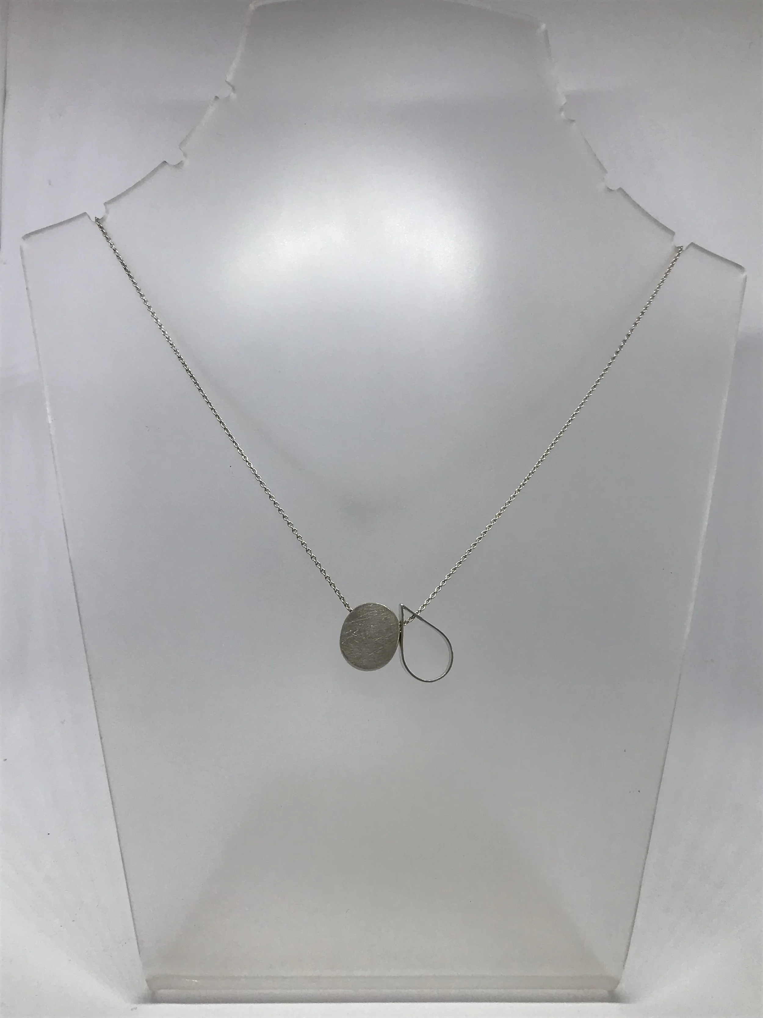 Hollow oval and drop outline necklace