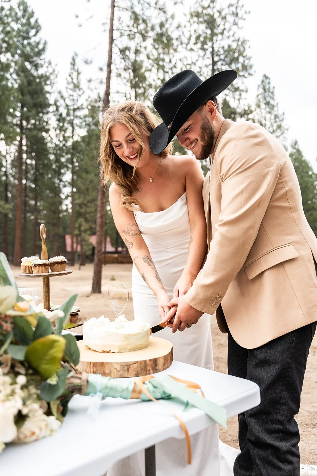 Hannah & Dylan Sneak Peek-49_websize.jpg