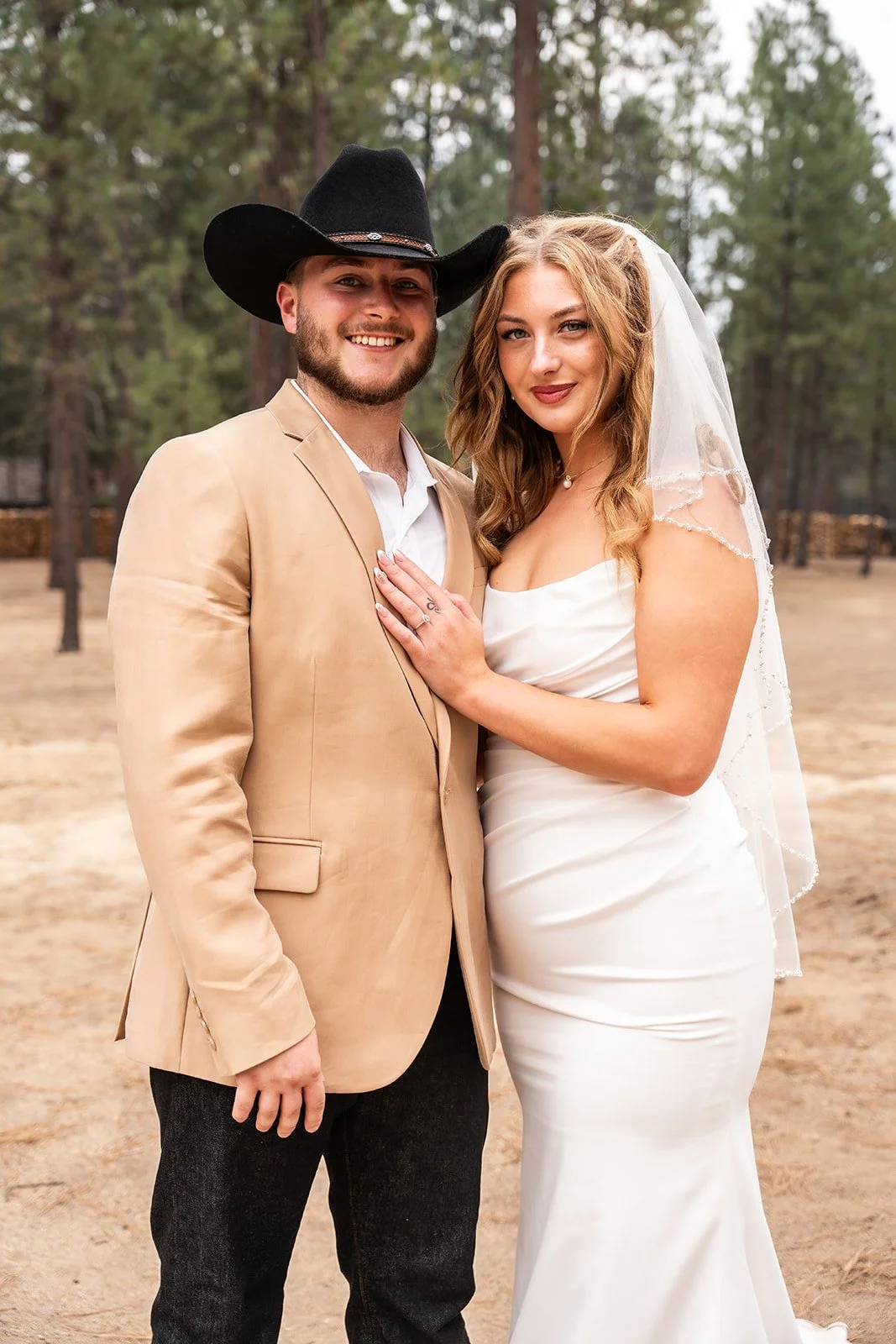 Hannah & Dylan Sneak Peek-18_websize.jpg