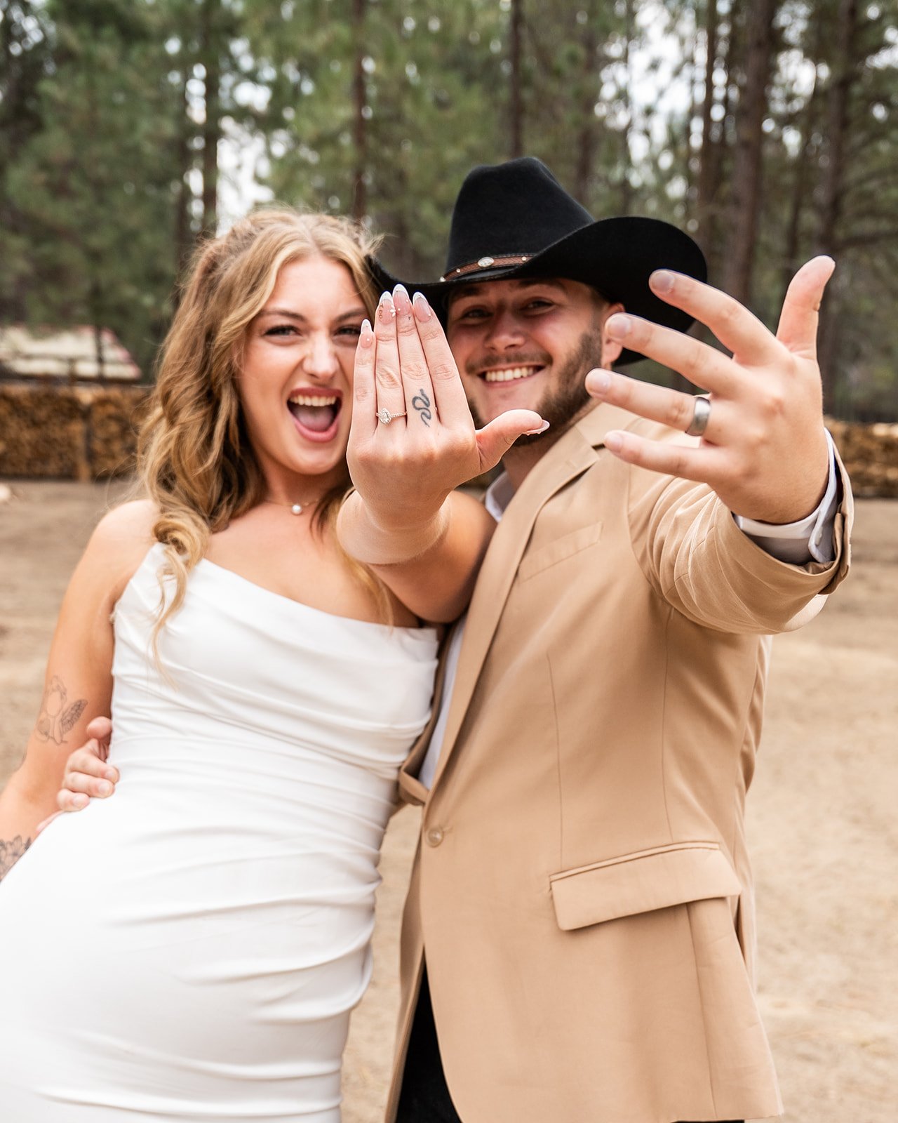 Hannah & Dylan Sneak Peek-47_websize.jpg