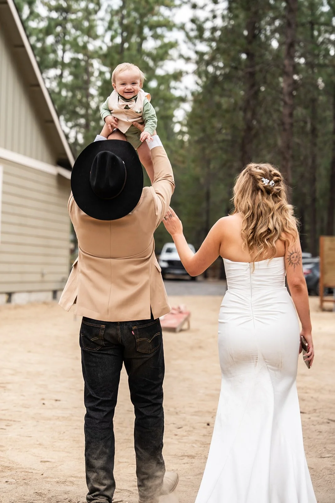 Hannah & Dylan Sneak Peek-51_websize.jpg