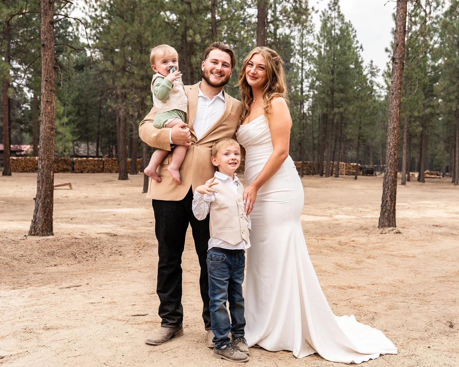 Hannah & Dylan Sneak Peek-22_websize.jpg