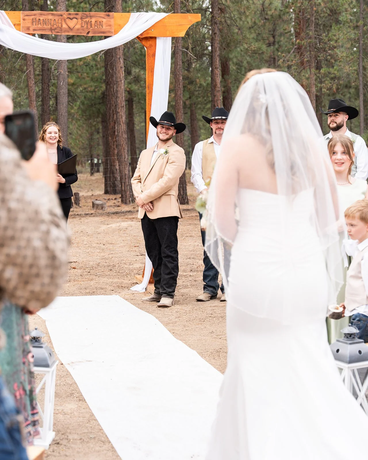 Hannah & Dylan Sneak Peek-07_websize.jpg