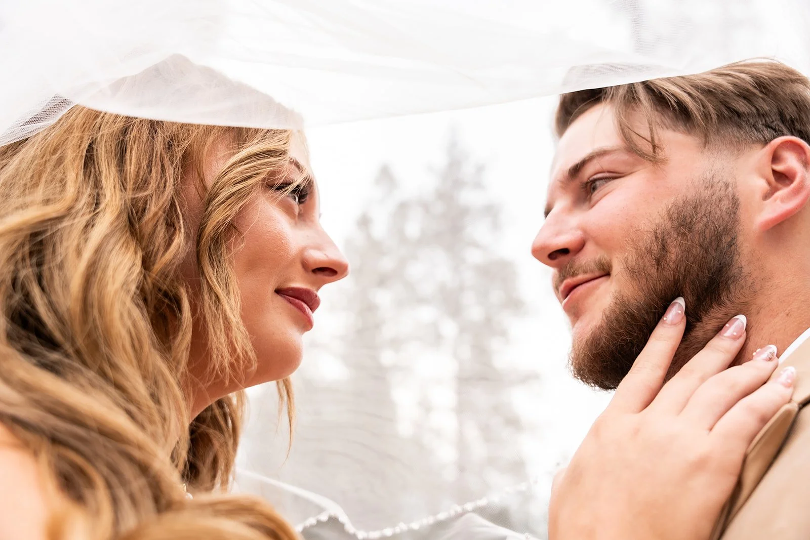 Hannah & Dylan Sneak Peek-20_websize.jpg