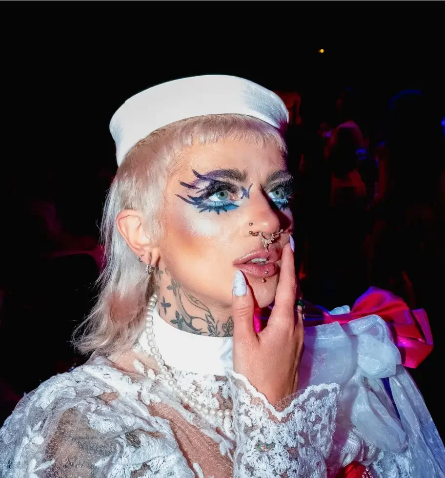 Abril Sigle – To Be Seen

Abril documented the UK ballroom scene, capturing queer communities, performance, and identity within this vibrant cultural space.